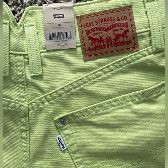 Levi's Women's Notch High Waisted Mom Green Neon Short Size 28 - Picture 3 of 9